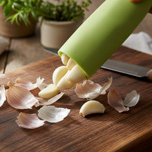 Silicone-Garlic-Peeler-Tube-03 - Indigenous Shop