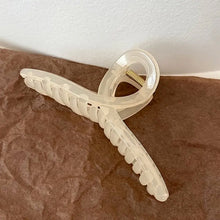 hair-clip-02_a1608ea2-6259-43b6-9874-44a7791a2287 - Indigenous Shop