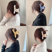 hair-clips-05_9959a9c9-f827-4e44-a105-2c6b021d5e40 - Indigenous Shop